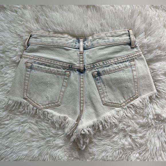 Forever 21 Light-Washed Ripped Jean Shorts Size XS - Picture 6 of 12